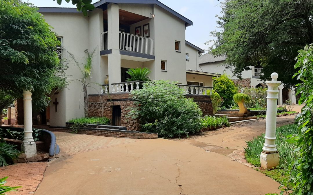 WEIDINGSPLAAS TE KOOP!! KLERKSDORP AREA. 7 Km UIT DORP. PERFEK VIR GASTEPLAAS.