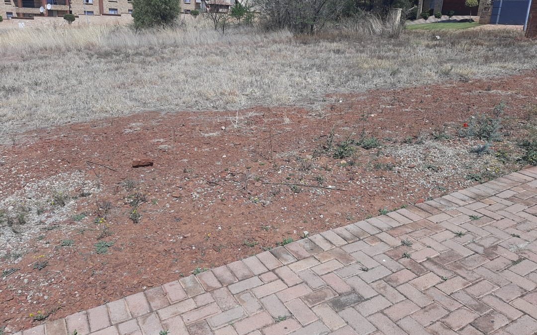SMALL STAND AVAILABLE NEAR SHOPPING CENTRE.