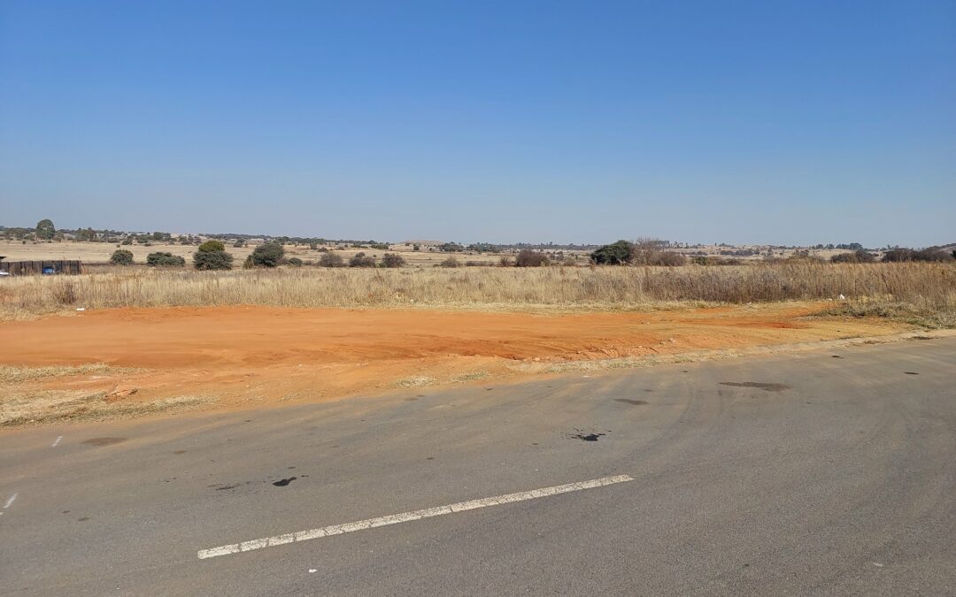 INDUSTRIAL LAND FOR SALE. 1 Ha STAND ON N12.