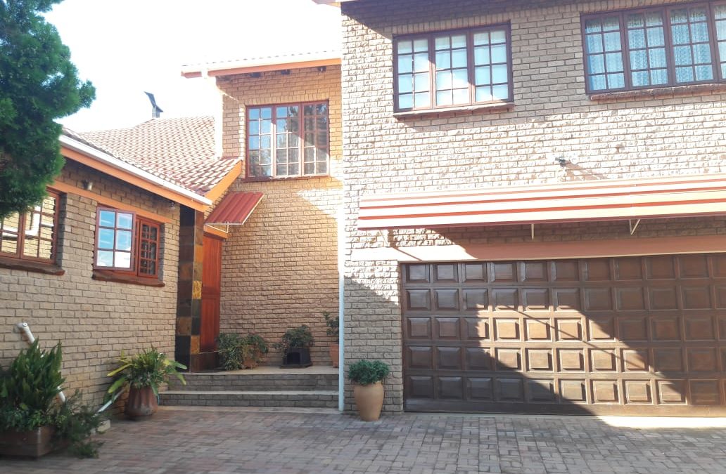 BEAUTIFUL DOUBLE STOREY HOUSE WITH LOVELY GARDEN