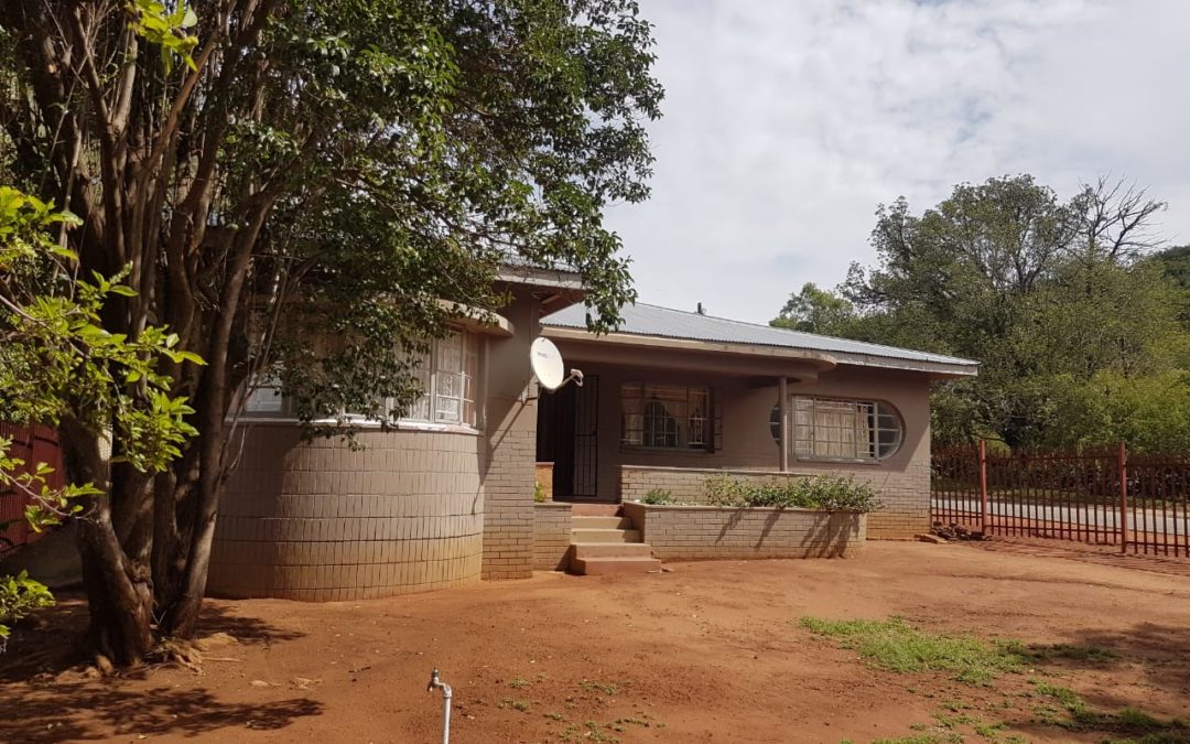 OLD TYPE TRADITIONAL 3 BEDROOM HOUSE IN QUIET AREA!!