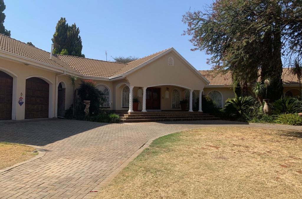 SPACIOUS FAMILY HOME IN UPMARKET AREA