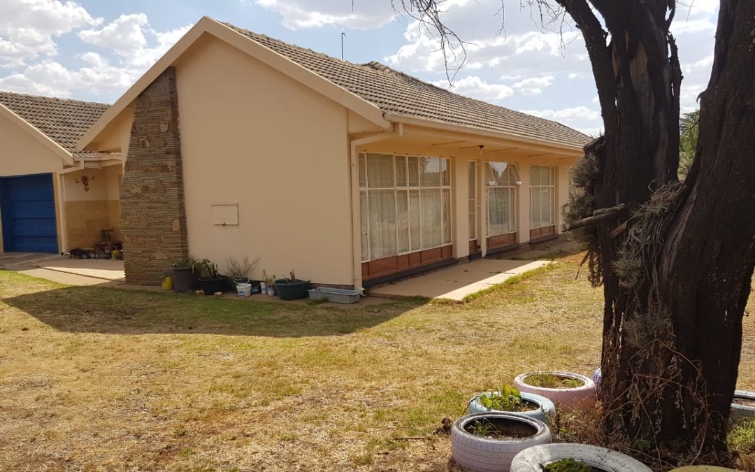 3 BEDROOM FAMILY HOME NEAR SCHOOLS; SHOPS & N12