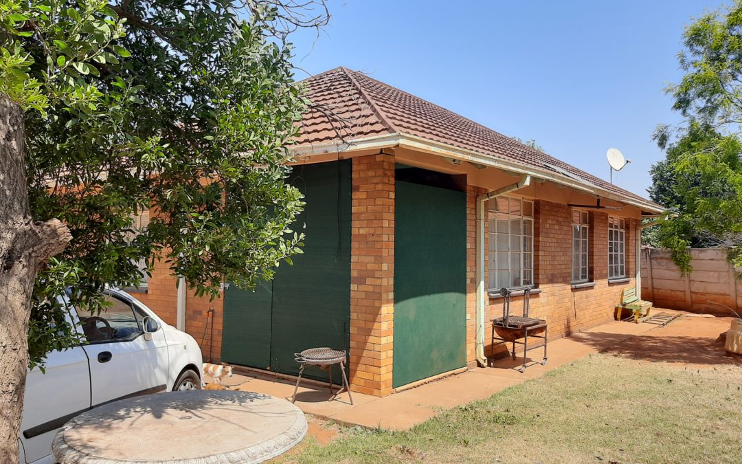 AFFORDABLE 3 BEDROOM HOUSE WITH FLAT.