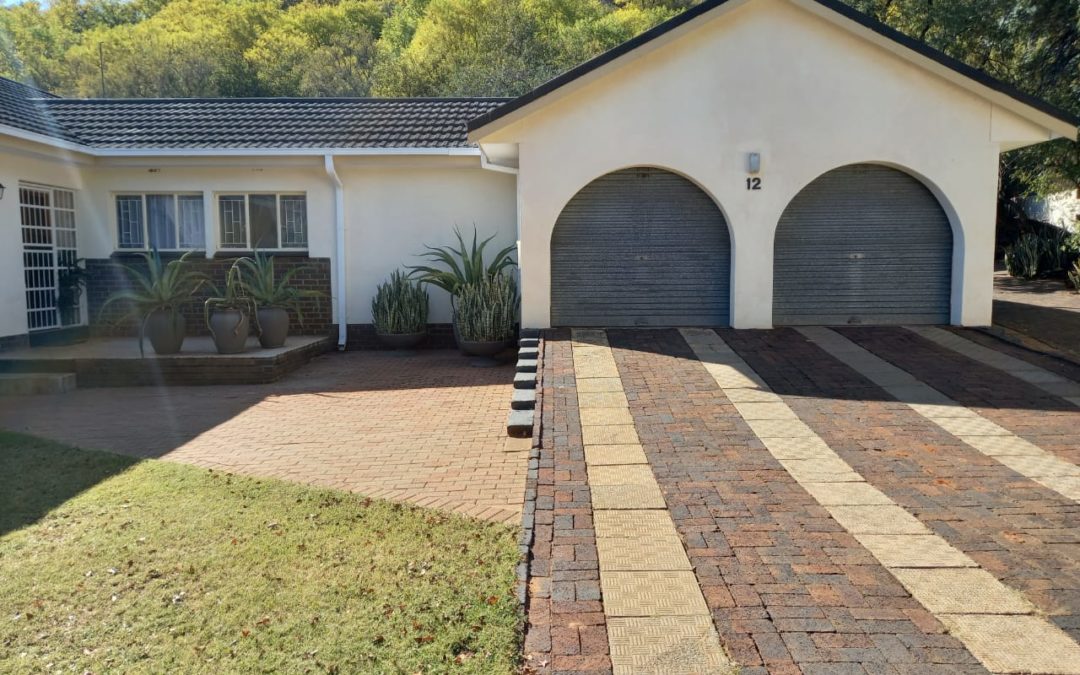 SOLID BUILT 4 BEDROOM HOUSE WITH MANY EXTRAS IN THE MOST POPULAR SUBURB OF KLERKSDORP.