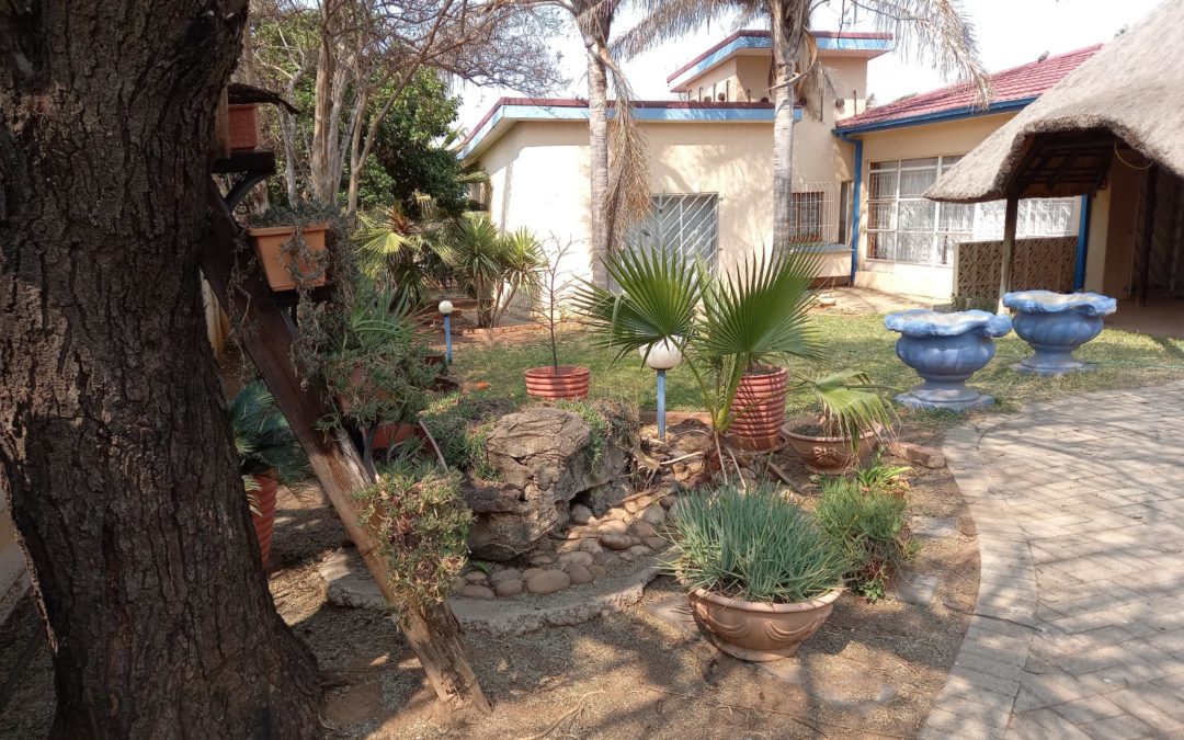 OLD STYLE FAMILY HOUSE, WELL SITUATED NEAR SCHOOLS, SHOPS, CHURCHES,TAXIS AND N12