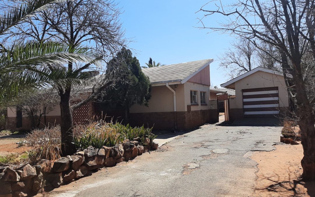 LOCATION!!  IDEAL FOR BUSINESS