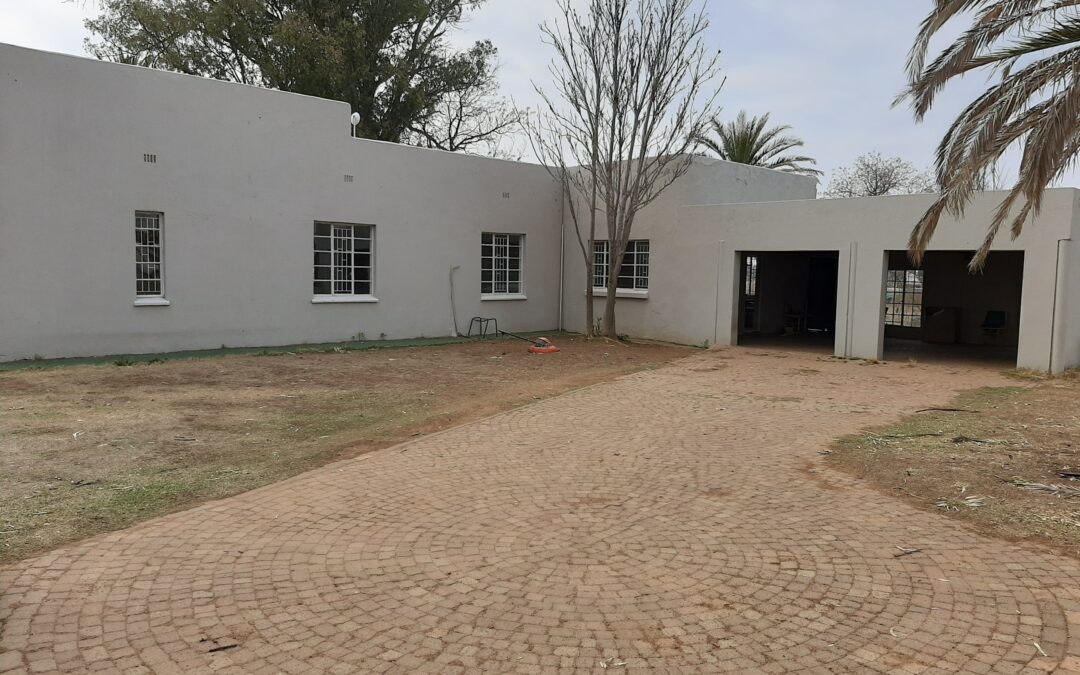 PERFECT LOCATION!!   38 HA SMALL HOLDING FOR SALE.
