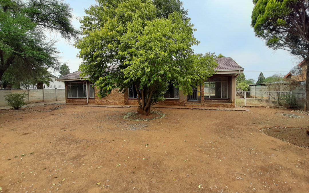3 BEDROOM HOUSE AT THE RIGHT PRICE IS WAITING FOR THE RIGHT FAMILY.