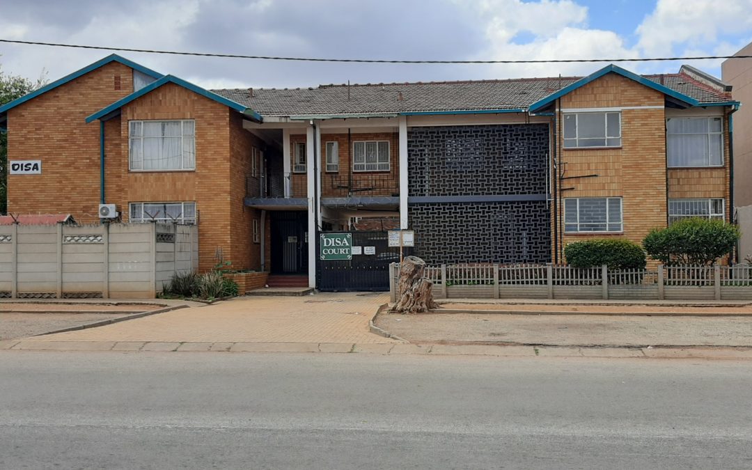 NEAT 1 BEDFROOM GROUND FLOOR FLAT FOR SALE IN CBD. BARGAIN PRICE!
