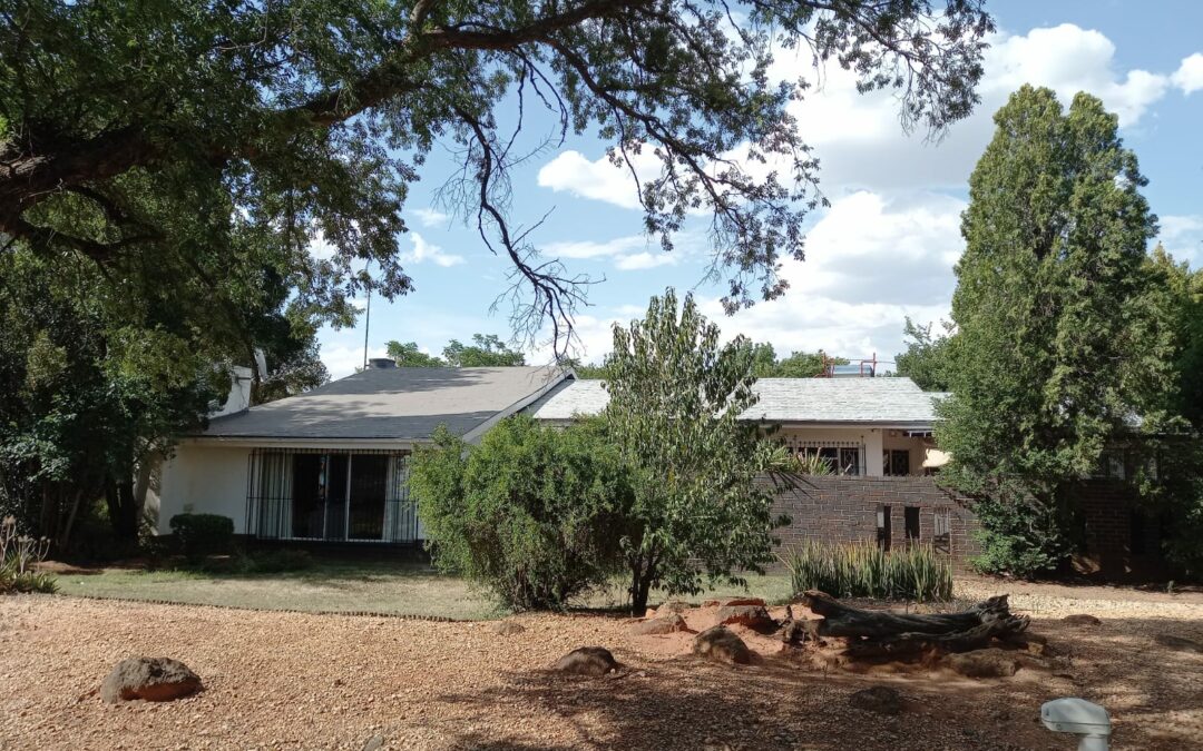 MODERN 4 BEDROOM HOUSE WITH MANY EXTRAS NEAR MINI PnP & SCHOONSPRUIT HIGH SCHOOL.