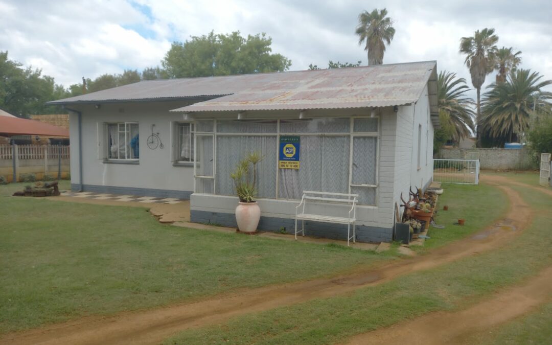 MOST TEMPTING BUY! 3 BEDROOM HOUSE WITH STRONG BOREHOLE & FLATLET.