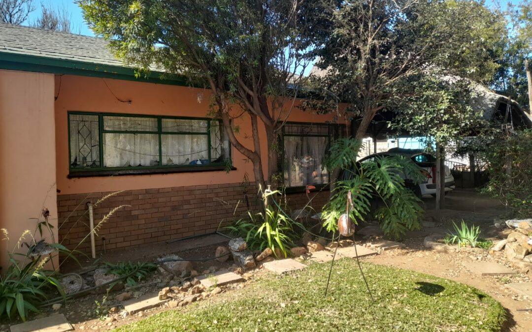 AFFORDABLE FAMILY HOME CLOSE TO SCHOOLS & SHOPPING CENTRE.