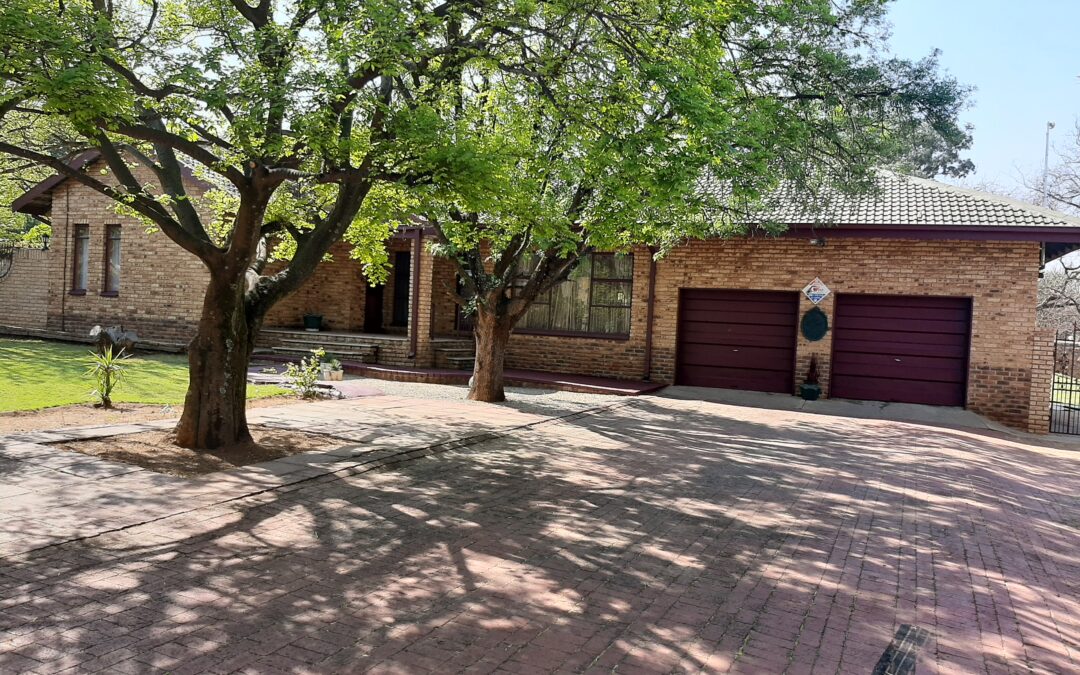 SPACIOUS 4 BEDROOM HOUSE IN QUIET AREA.