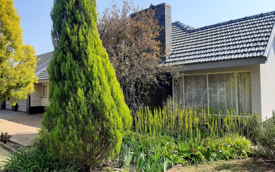 NEAT &  SPACIOUS 5 BEDROOM HOME WALKING DISTANCE FROM SCHOOL.