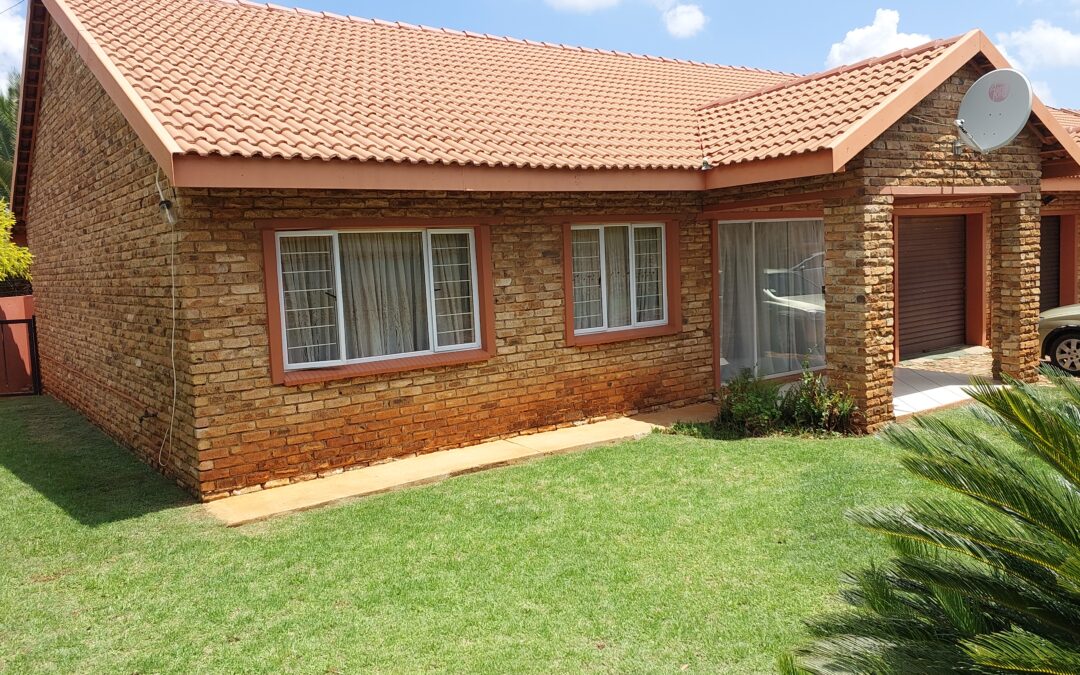 SAFE & SECURE 3 BEDROOM TOWNHOUSE FOR SALE.
