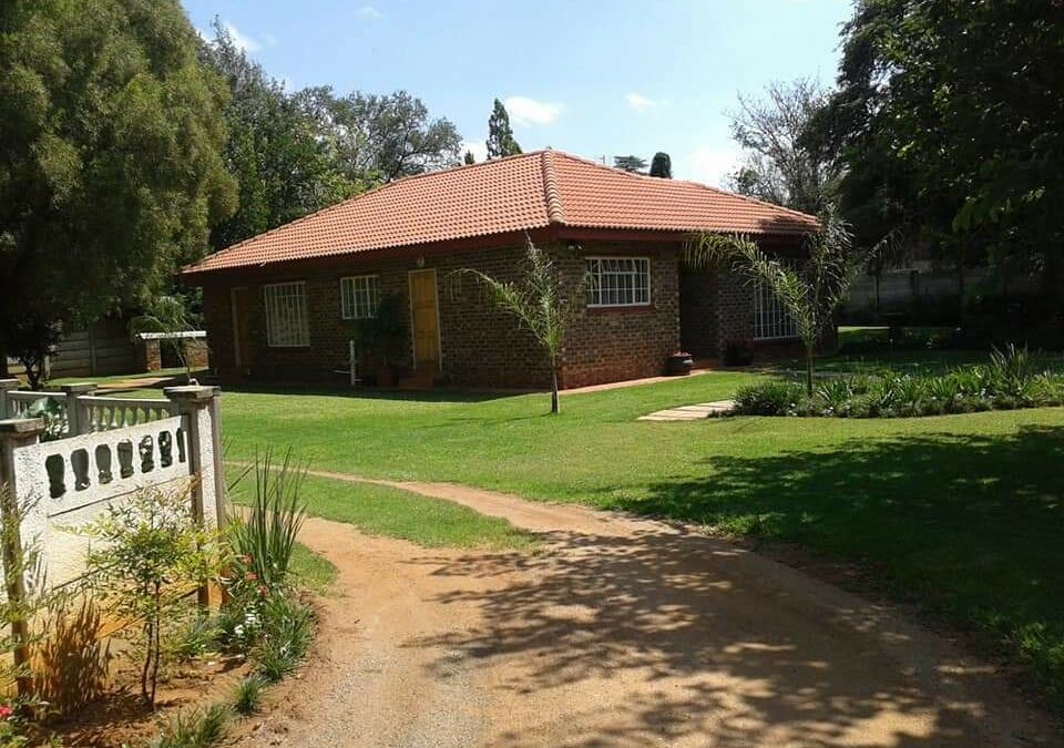 EXCELLENT LOCATION! 2 HOUSES ON ONE STAND.