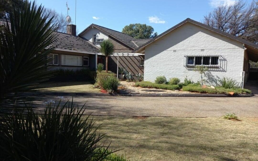 CENTRALLY LOCATED FAMILY HOME WITH A LOT TO OFFER!