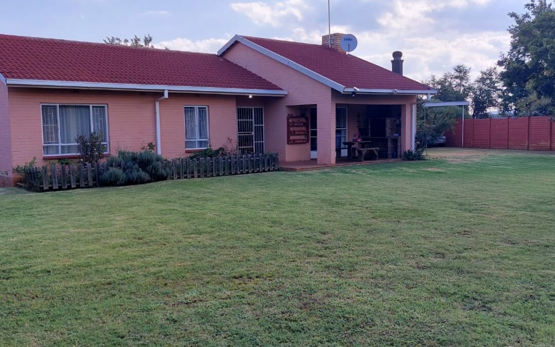 NEAT, WELL PRICED 3 BEDROOM HOME FOR SALE.