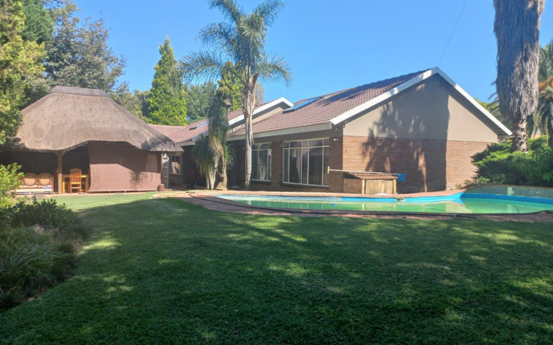 BEAUTIFUL FAMILY HOME NEAR BUSINESS CENTRE AND SCHOOLS.