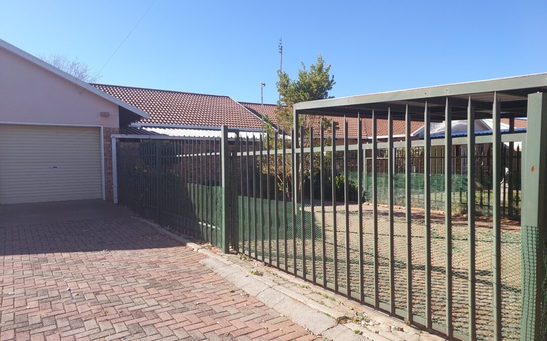 NEAT & COZY TOWNHOUSE FOR SALE.