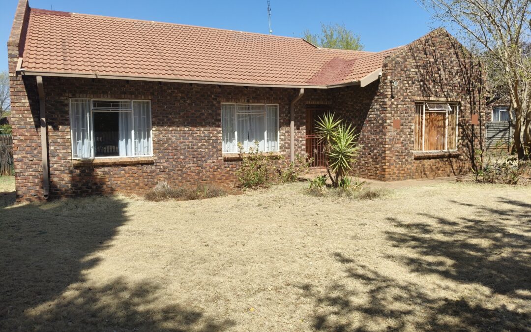 COMFORTABLE 3 BEDROOM FAMILY HOME.